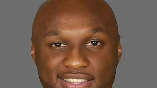 Lamar Odom seguirá de púrpura y oro