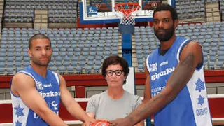 La espalda le vuelve a jugar una mala pasada a un Chris Lofton que se ve obligado a abandonar Lagun Aro GBC