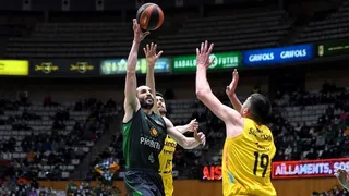 Playoff ACB: La Penya sella su pase a semifinales desde la defensa (81-58)