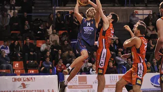 La Adecco Oro se atasca en la zona alta. Palma y Planasa lo aprovechan