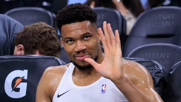 Giannis Antetokounmpo roza el triple-doble en 24 minutos en la victoria del Heat ante los Nets