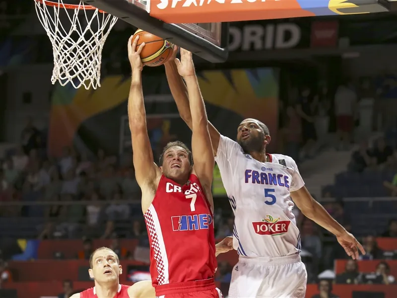 Francia se clasifica para cuartos a pesar de los 27 puntos de Bojan Bogdanovic (69-64)