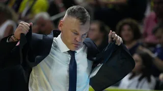 “Yo me hubiera ido antes”: Jasikevicius responde ante el abandono de la afición
