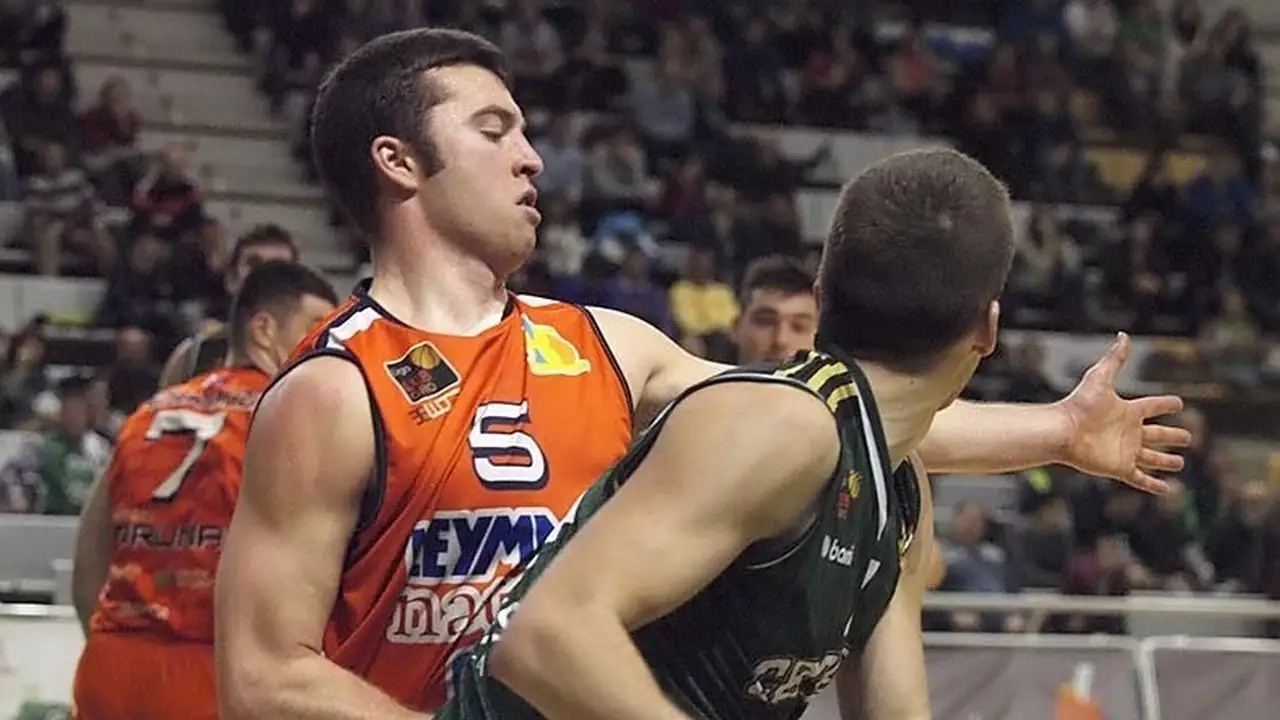 Ben Stelzer, artillero de la LEB Oro, sigue en Basquet Coruña