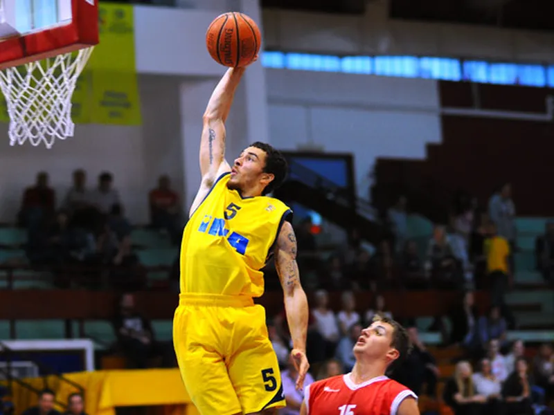 Mike James, base anotador y saltarín para Laboral Kutxa