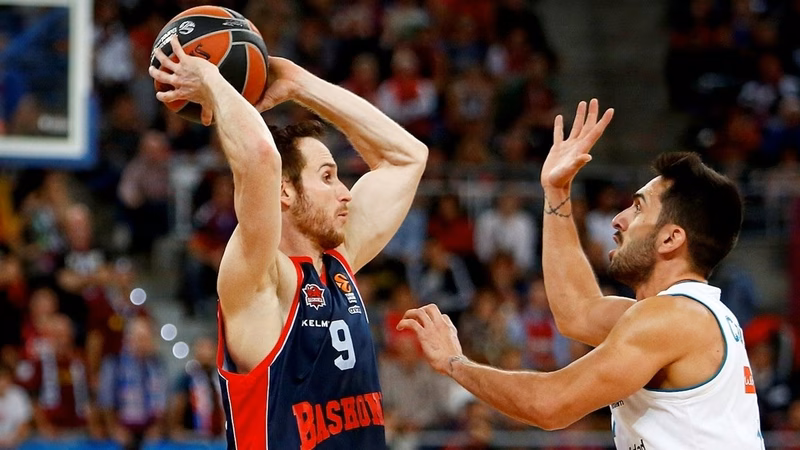 El Baskonia arrolla al Real Madrid y recupera la sonrisa (105-75)