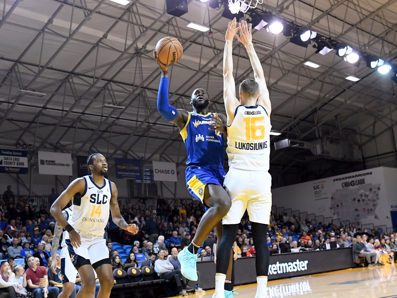 Garuba vuelve a jugar con los Warriors, ¿suficiente?