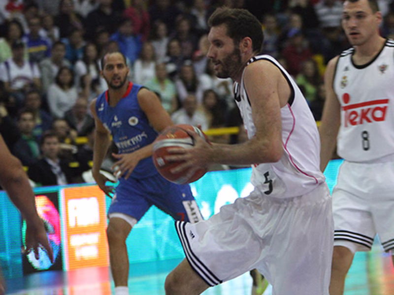 Copa Euroamericana: Carroll fue el guía en Bogotá y Peñarol tumbó a triples a Baskonia