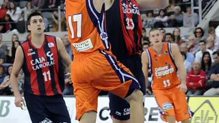 Valencia Basket se repone de una desventaja de 17 puntos para vencer en Vitoria (72-82)