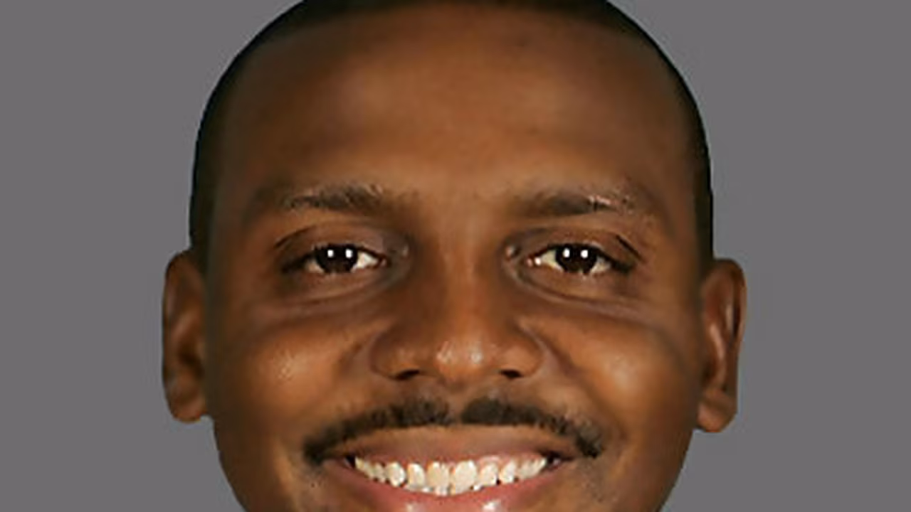 Los NBA Penny Hardaway, Tony Delk y Lee Nailon en el mercado