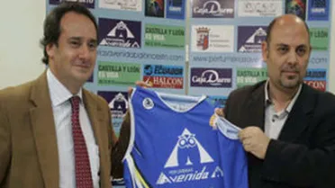 Lucas Mondelo entrenará al Perfumerías Avenida. De su mano llega la ex-NCAA Amaya Gastaminza. Ros Casares confirma a Marta Fernández