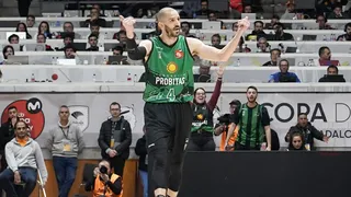 Joventut se repone de un mal inicio para superar al Baskonia y pasar a semifinales (94-81)