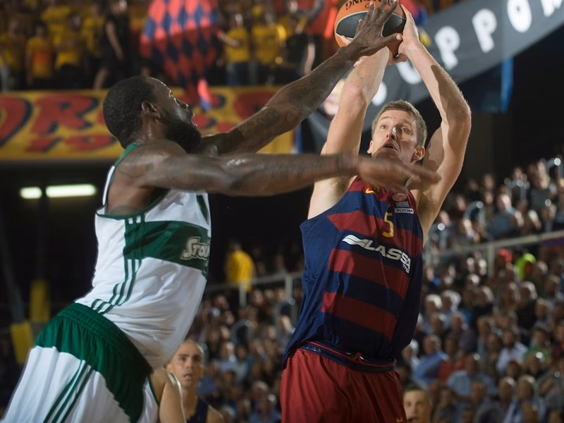 Un juego interior del FC Barcelona Lassa más acertado vence el esfuerzo de Gist (77-52)