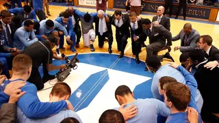 Duke y North Carolina olvidan su rivalidad por un minuto; Zanoguera, estrella en Toledo