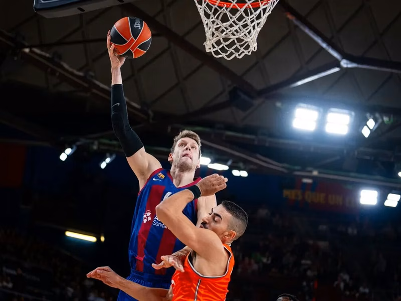 Barcelona venció al Valencia y consolida al Palau como una fortaleza