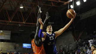 Estreno triunfal del Marín. Lleida asalta El Plantío pese al recital (40 v.) de Huskic