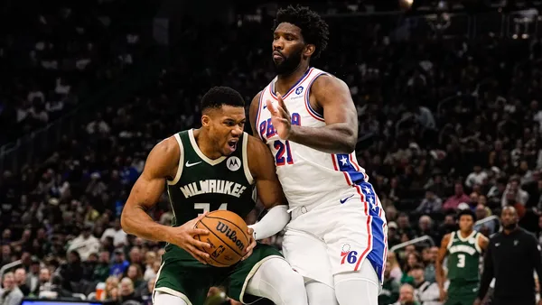 El cuestionable gesto de Antetokounmpo con su nuevo entrenador