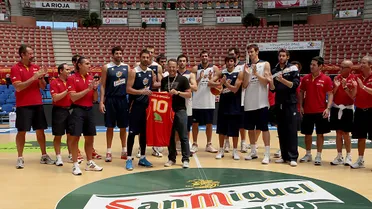 La selección española homenajea a Solobasket.com en Logroño por su X Aniversario