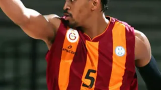 Robert Hite jugará en el Tau un mes