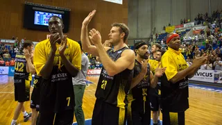 Iberostar Tenerife recupera las victorias y el liderato ante Tecnyconta Zaragoza (65-54)