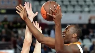 LEGA (J26): Ali Traoré (30p, 12 r y 4t) hace de Superman Howard, pero Lottomatica pierde. Kelvin Rivers, el gran acierto de la Virtus Bologna. Varnado sigue dominando la Legadue