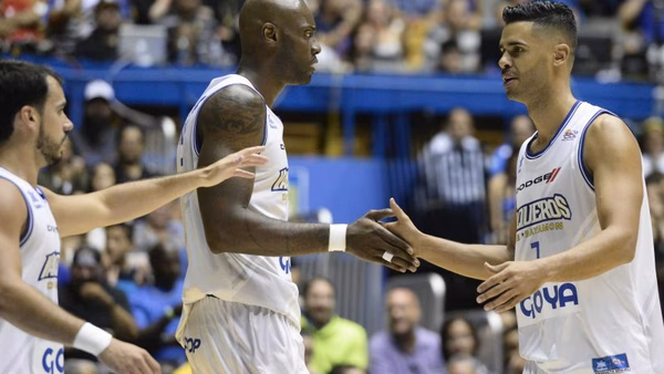 Jeleel Akindele da el primer punto de la final a los Vaqueros de Paco Olmos