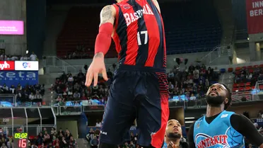 Los Brooklyn Nets siguiendo de cerca los pasos del baskonista Vincent Poirier