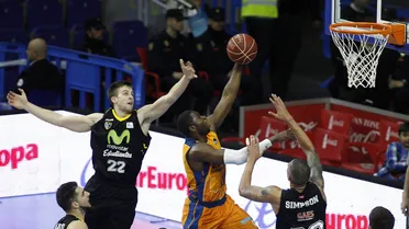 Sangre fría del Valencia para aguantar los arreones del Estudiantes (76-81)