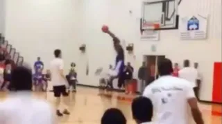 Tremendo ¿Puede ser el Alley-Oop del año? (VIDEO)