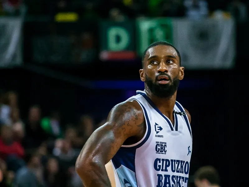 Taquan Dean deja plantado a Gipuzkoa Basket por una suculenta oferta en Irán