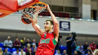 El Barça puja fuerte y adelanta al PAO en la carrera por cerrar a Víctor Claver