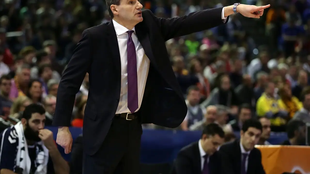Velimir Perasovic, rumbo al Efes; Fotis Katsikaris, candidato nº 1 para sustituirlo