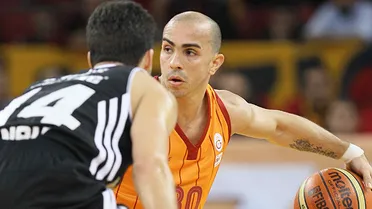 ¡Arroyo abandona Galatasaray! Triples ganadores sobre la bocina de Gordon y De Vries