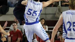 Un parcial de 12-2 del Caja Laboral acaba con la resistencia alicantina (65-55)