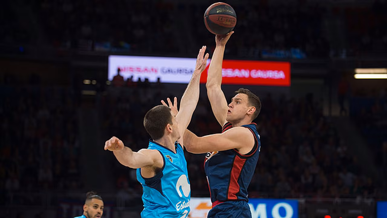 Kirolbet Baskonia deja sin opciones a un mermado Movistar Estudiantes (104-67)