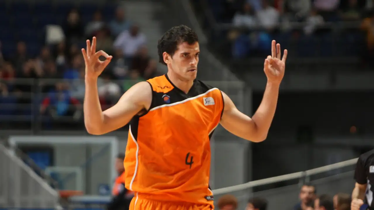 Mainoldi regresa a Vitoria para cerrar la plantilla de Laboral Kutxa