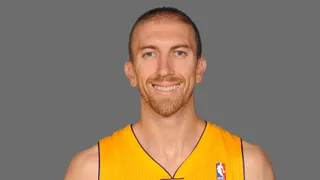 Steve Blake y Ryan Kelly rescatan a los Lakers; LeBron James puede con un gran  Griffin