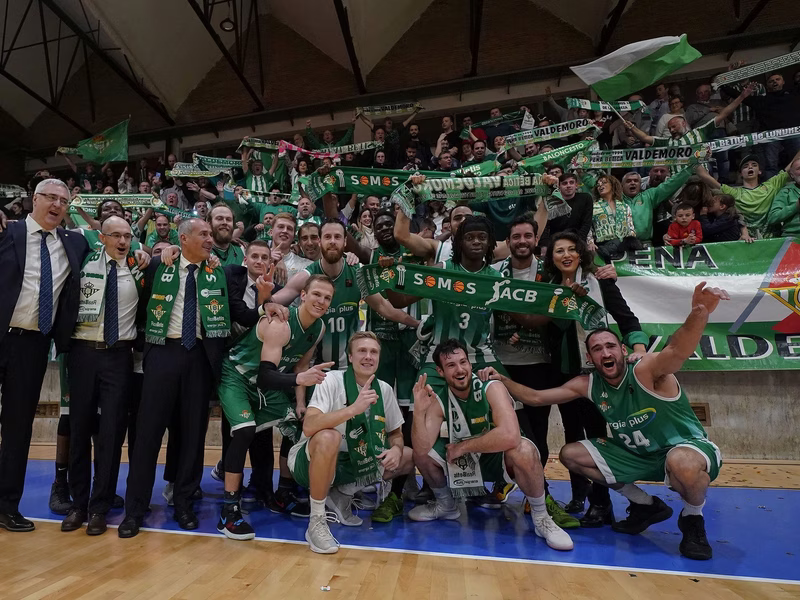 El Betis se pone el traje ACB y descorcha el champán de la Liga Endesa