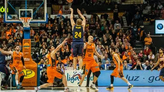 Oleson saca la artillería para que Barça siga invicto. Krstic domina