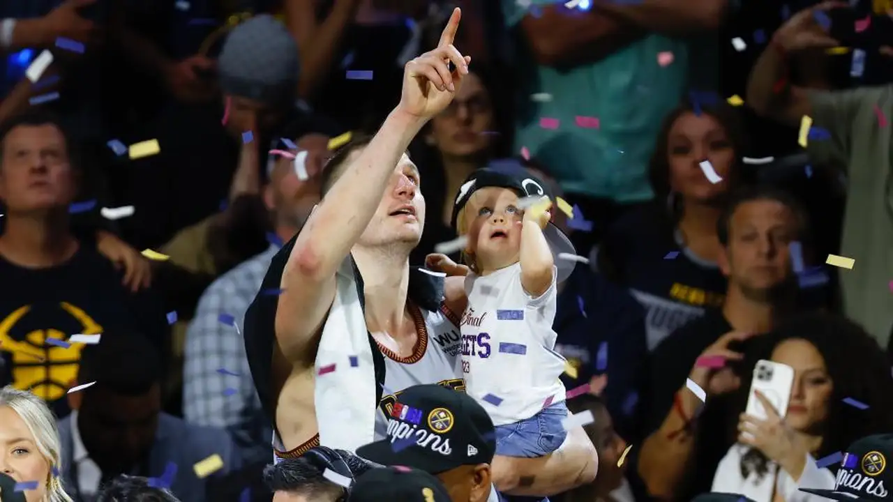 La increíble historia de Nikola Jokic, la anti-estrella que regala su brillo