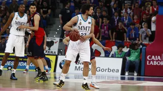 El Madrid se lleva una oda al baloncesto ante el Caja Laboral (92-100)