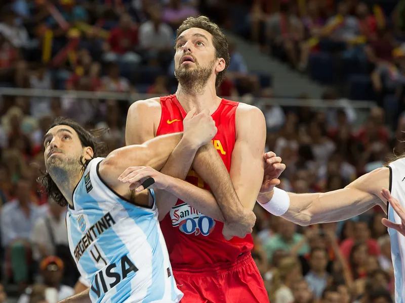 España saca pecho y abusa de Argentina hasta su tortura total (86-53)