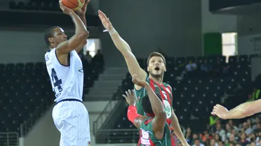 Clay Tucker salva al TED; a tortas por el playoff