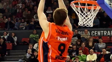 Víctor Claver se inscribe para el draft 2009