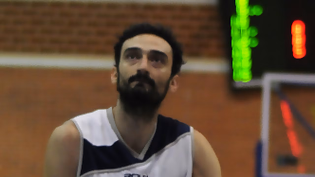 Sergio Pérez abandona Guadalajara Ciudad de Congresos y Carlos Martínez hace lo propio en Cafes Aitona; Fulgencio Casanova llega a prueba al equipo vasco y Carles Marzo refuerza la dirección de Oviedo