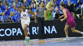 Copa de la Reina (1/2): Hayes y Laura Gil llevan a Perfumerías Avenida a la final (45-60)