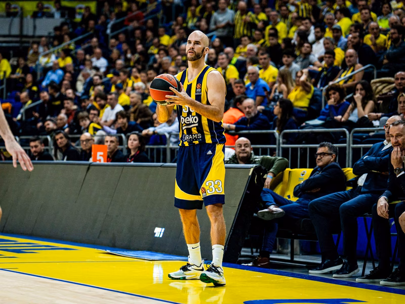 La noche de Nick Calathes: El tiro de la victoria y un gesto viral