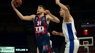 Baskonia se impone por la mínima al líder CSKA (95-93)