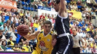 El sueño del playoff del Canarias y un Richotti superlativo pueden con Uxue Bilbao (104-101)