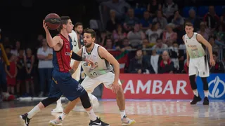 Baskonia encamina su segundo puesto aplazando los PlayOff a la Penya 87-81